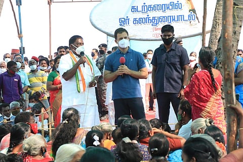 Congress leader Rahul Gandhi and Pondicherry chief minister V Narayanasamy interact with fishing community in Puducherry. (Photo | Express)