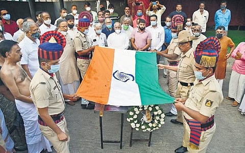 The last rites of noted jurist and former governor Justice M Rama Jois were performed with full state honours in Bengaluru on Tuesday |  SHRIRAM BN 