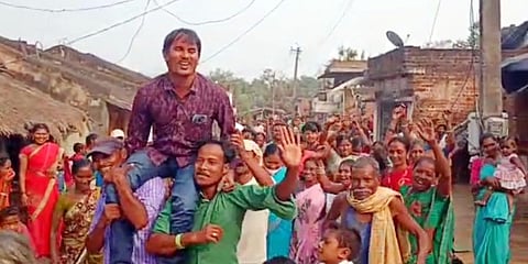 Villagers of Malluguda, a small tribal hamlet, of Gumma Laxmipuram mandal gave the government teacher of a local school a farewell that he would recollect with a smile. 