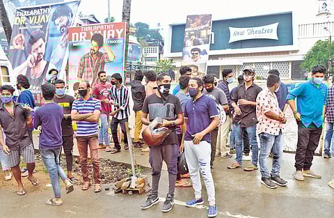 Movie buffs in Thiruvananthapuram waiting to enter for the first show of the film at New Theatre. (File Photo | EPS/Vincent Pulickal)