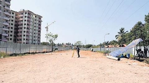 A worker carries out the preliminary work for piling at the proposed rehabilitation site at Mundamveli in Kochi |Albin Mathew