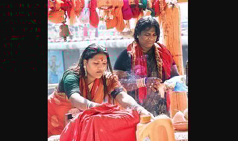 Devotees offer prayers at the Medaram temple on the occasion of Mini Sammakka-Saralamma Jatara, in Mulugu district on Wednesday. (Photo | EPS)