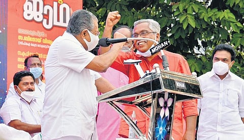 CM Pinarayi Vijayan and CPI leader Binoy Viswam, who led the Vikasana Munnetta Jatha, greet each other at its valedictory function in T’Puram | Vincent Pulickal