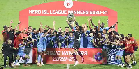 Mumbai City FC players celebrate with the League Winners Shield after winning 2-0 against ATKMB (ISL)  (File Photo)