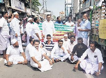 Protests near Nagore Aandavar Dargah in Nagapattinam on Tuesday | Express