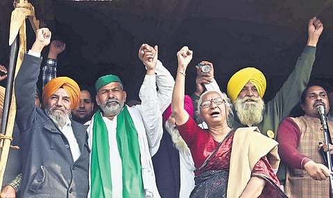 BKU spokesperson Rakesh Tikait along with activist Medha Patkar at Ghazipur border. (Photo | EPS)