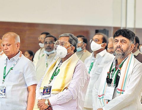 KPCC president D K Shivakumar, Opposition leader Siddaramaiah and other Congress leaders. (Photo| EPS/meghana sastry)