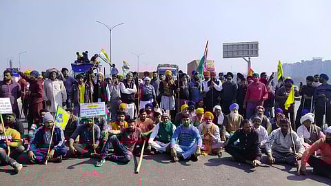 Farmers Chakkajam at kmp peripheral expressway on Saturday. (Photo | EPS/Parveen Negi)