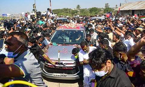 At several locations along the road to Hosur, welcome arches were erected to greet Sasikala. (Photo | Ashishkrishna HP, EPS)