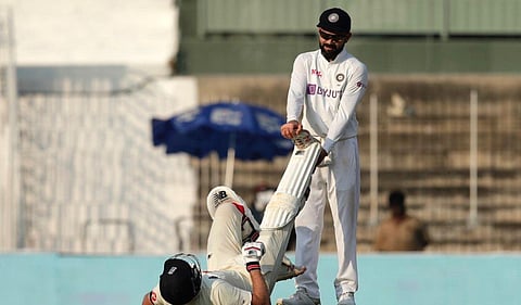 Shane Warne has hailed Virat Kohli for his 'Spirit of Cricket' gesture towards England skipper Joe Root.