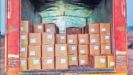 One of the vehicles that was loaded with boxes of gelatin sticks and detonators that seized by police in Belagavi | Express