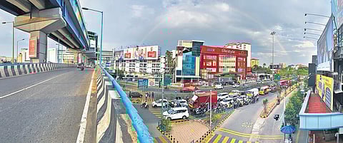 Long queues of vehicles have become normal at Edappally Junction | ALBIN MATHEW