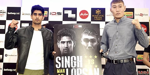 Boxer Vijender Singh along with Russia's Artysh Lopsan during a press conference at Majestic Pride Casino Ship in Goa. (Photo| PTI)