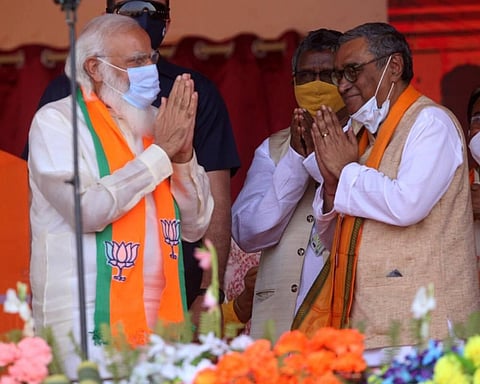 BJP MP Swapan Dasgupta (R) with PM Modi. (Photo | Twitter)