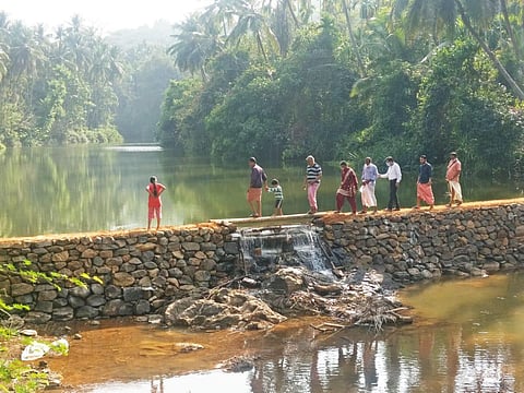 Workers consider Katta a sacred structure and do not wear footwear while building it. They offer toddy and prayers to the local deity after completion for the strength of the structure. (Photo | EPS)
