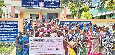 Ilampuvanam Self-Help Group members besieging the Thoothukudi district cooperative central bank in Ettayapuram on Monday | Express