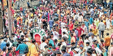 COVID norms being violated during celebration of ‘Nau Vihar’ at neighbouring Polur in Andhra Pradesh on Monday. (Photo | EPS)