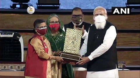 Sheikh Rehana, the younger daughter of Bangladesh's Father of Nation Sheikh Mujibur Rahman, receives Gandhi Peace Prize 2020 which has been conferred upon him posthumously. (Photo | ANI)
