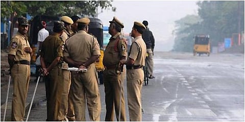 2 cops injured by mob while executing court order in Odisha