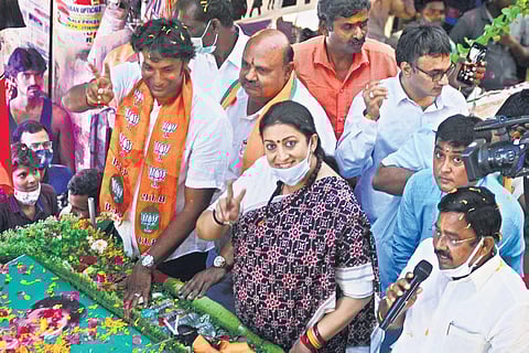 Union Minister and BJP leader Smriti Irani along with Harbour constituency BJP candidate Vinoj P Selvam campaigning in Chennai on Saturday | DEBADATTA MALLICK