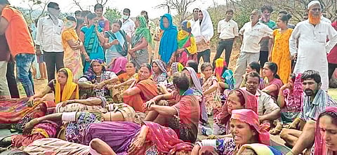 Tribals from Chenchu Palugu and Gumpanpally villages of Nagarkurnool district protest on the Hyd-Srisailam Highway. (Photo | EPS)