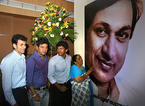 Late Kannada thespian Rajkumar's pic in Tamil movie cast on Google search irks fans 