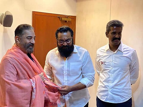 File photo of MNM chief and actor Kamal Hassan (L) with AISMK founder and actor Sarath Kumar (C). (Photo | Twitter)