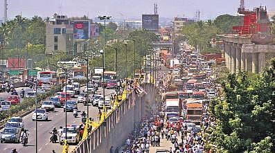 Huge traffic in the city in the morning and evening is one of the biggest challenges to authorities, the court said (Photo | Express)