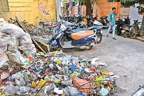 Heaps of garbage pile up in Vijayawada West constituency | Prasant Madugula