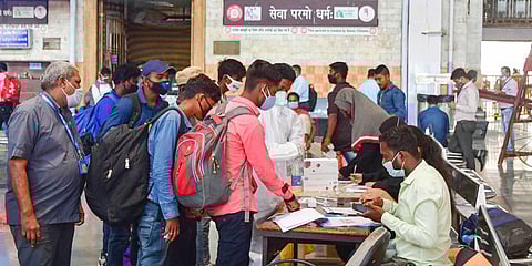 Passengers being screened for coronavirus tests at the CSMT railway station, owing to surge in COVID-19 cases in Mumbai ( File Photo | PTI)