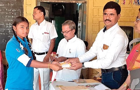 Thota Sridhar distributing textbooks to class 10 students at Molakalacheruvu in Chittoor district | Express