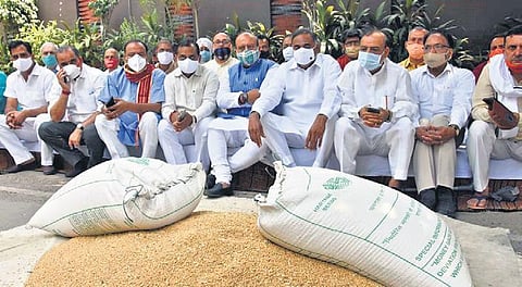BJP leaders and farmers protest at CM Arvind Kejriwal’s residence demanding promised rate on wheat procurement in New Delhi on Saturday. (Photo | Express)
