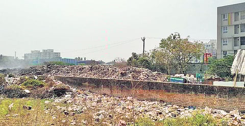 Huge mounds of garbage found in an empty plot in Ayyappanthangal | ExpressDue