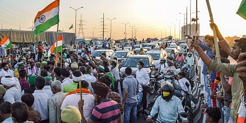 Farmers block traffic at Ghazipur border after Bharatiya Kisan Union (BKU) leader Rakesh Tikait's convoy was allegedly attacked in Rajasthan. (Photo | EPS)