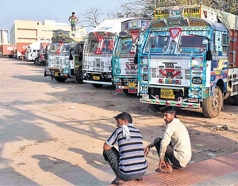Road transporters losing Rs 1,000 crore a day: AIMTC