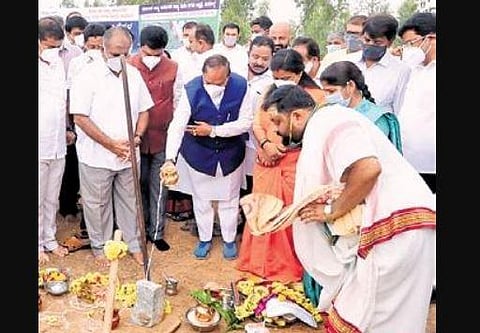 RDPR Minister K S Eshwarappa performs bhoomi Puja of ESIC Hospital works at Ragigudda in Shivamogga on Friday | Shimoga Nandan