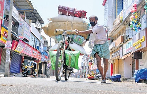 Chalai market in Thiruvananthapuram wearing a deserted look on Saturday after the state government imposed weekend restrictions similar to lockdown | Vincent Pulickal