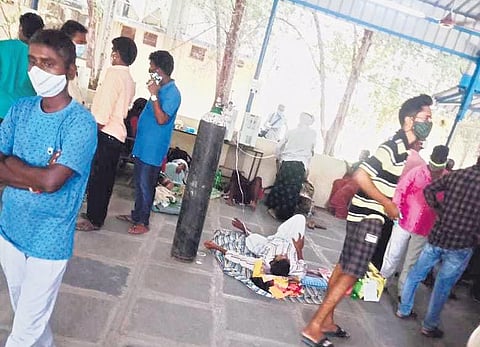 A few patients were seen getting oxygen supply at the GGH verandah along with their attendants in Ongole | Express
