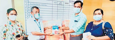 Though the couple requested to avoid publicity, Express decided to carry the photograph released by the dean as they were anyway wearing masks