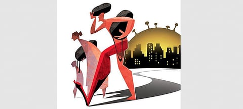 Migrants throng transit points, Telangana officials in denial