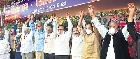 Congress leader V Hanumantha Rao and ex-MP Harsha Kumar participate in relay hunger strike to extend their support to the agitation against Centre’s decision to privatise VSP. (Photo| EPS)
