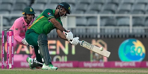 Pakistan batsman Fakhar Zaman plays a shot as South Africa's wicketkeeper Quinton de Kock watches on during the second ODI match between at the Wanderers stadium in Johannesburg. (Photo | AP)
