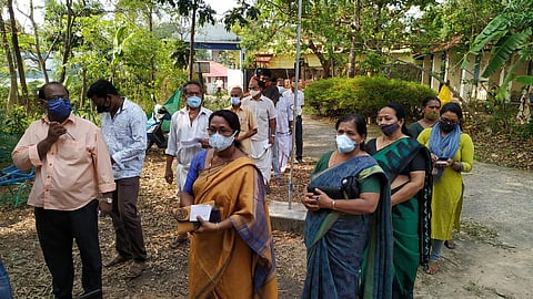 Voters queue up to cast their ballot (Photo | BP Deepu,EPS)