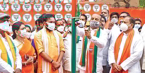 BJP State president Bandi Sanjay Kumar hoisting the saffron flag alongside Union Minister of State for Home Affairs G Kishan Reddy, on the occasion of BJP Formation Day, in Hyderabad on Tuesday | Vani