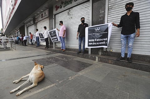 Maharashtra lockdown: Hotels, restaurants hold silent protest; jewellers urge for curbs' relaxation