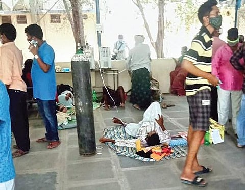 Covid-19 patients on oxygen support in the reception centre of Ongole GGH. (Photo | EPS)