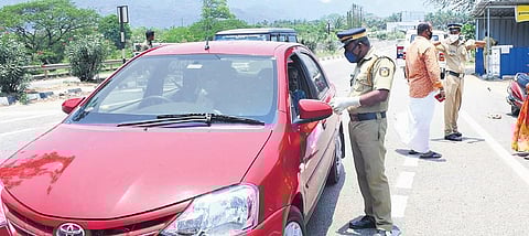 Police checking those arriving in private vehicles for e-passes and Covid negative certificates at the Walayar checkpost. (File photo| EPS)