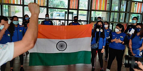 Indian shooting team get a picture before they take off for Croatia. (Photo| Twitter/ @SumaShirur)