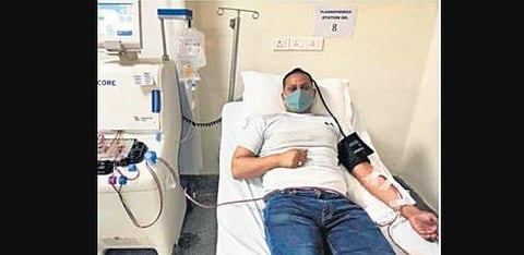 SI Akash donating plasma | Express