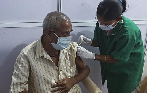 A health worker administers the COVISHIELD vaccine for COVID-19 at a vaccination center in Mumbai. (Photo | AP)